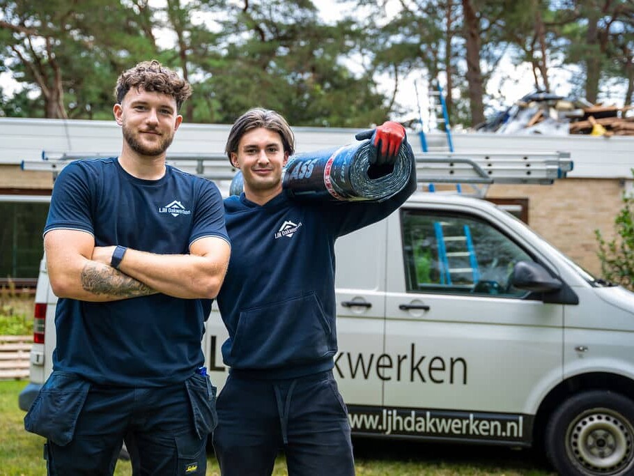 LJH Dakwerken team